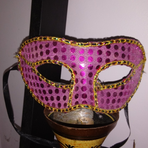 Mardi Grad Masks - Picture 2 of 7